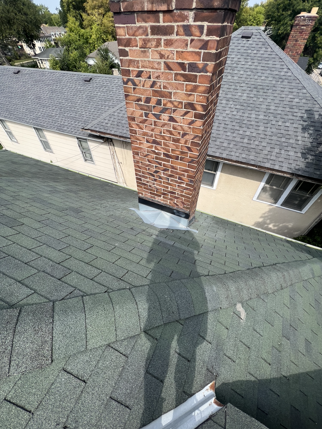 a-look-at-a-chimney-that-does-need-a-cricket-because-it’s-over-30-inches-wide