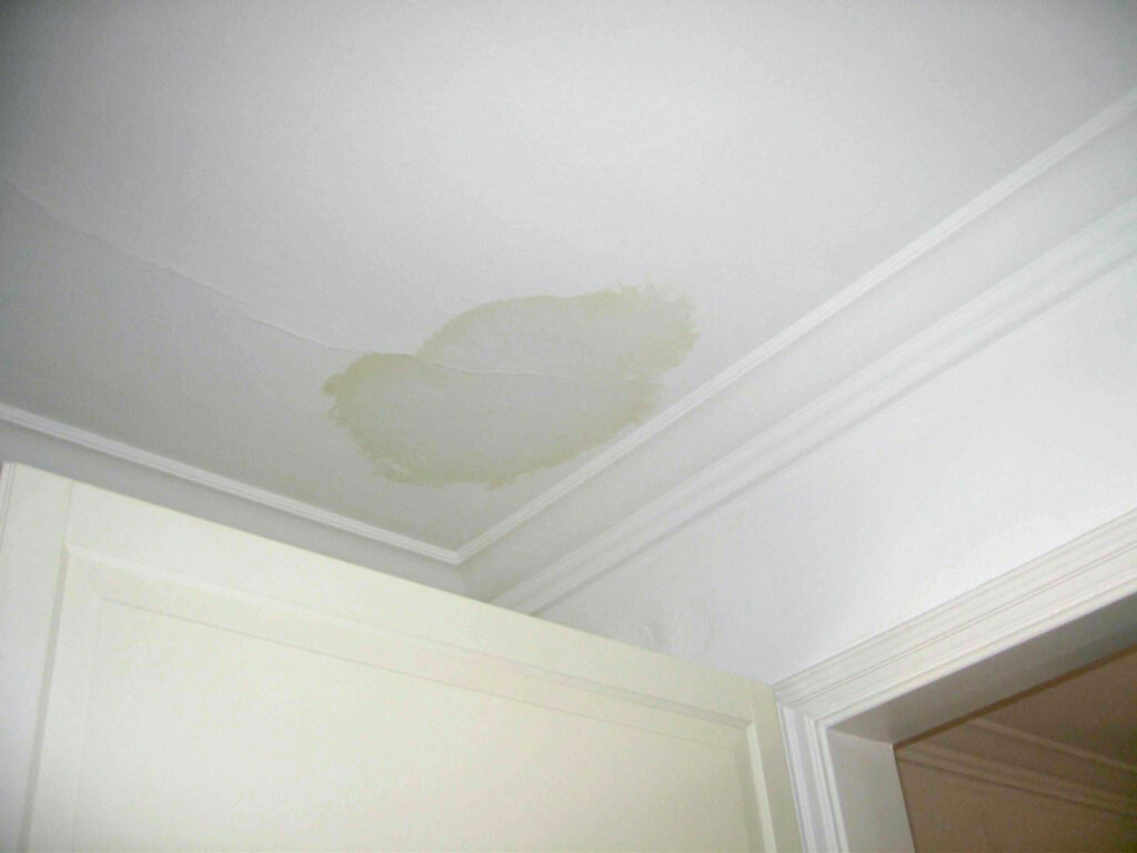 Brown stains on ceiling cause in cold weather